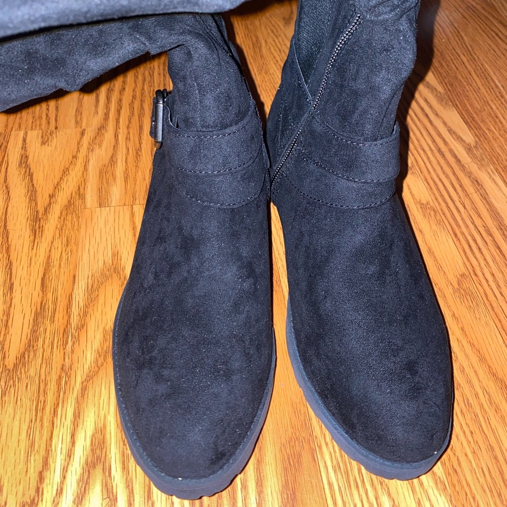 Women boots size 6